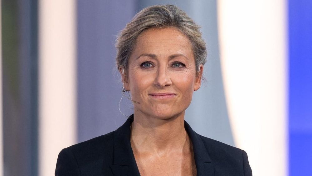 "Sous mon sein…" : Anne-Sophie Lapix (53 ans) en roue libre en plein JT de France 2