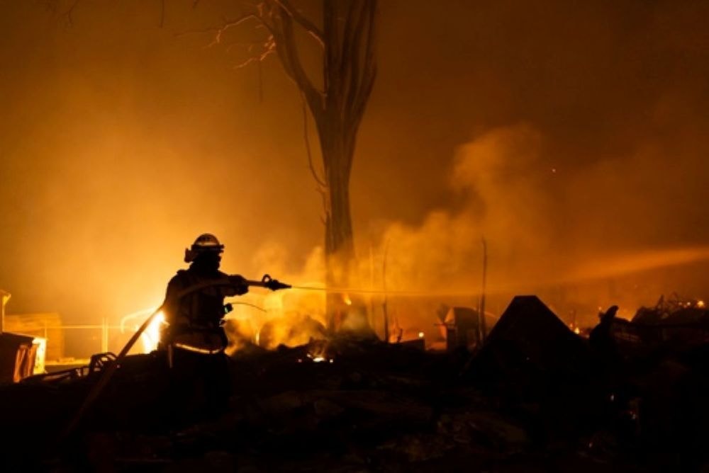Incendies au Cap Ferret : "Notre vie est ici, on RESTE", des habitants ignorent les ordres d'évacuation et défendent leur commune
