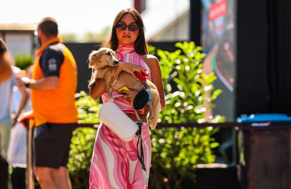 Alexandra Saint Mleux incarne la « Pucci Girl Summer » au Grand Prix de Hongrie