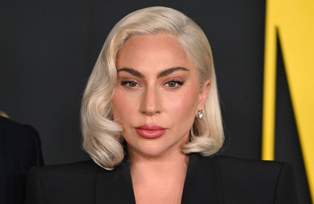 Selfie : Lady Gaga troque son blond pour une crinière des plus foncées