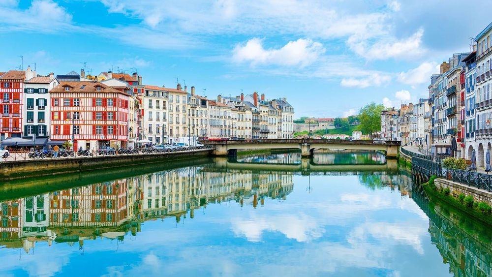 Immobilier à Bayonne : légère baisse des prix d'achat en mars 2026