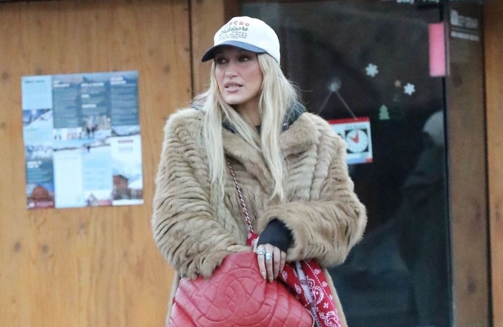 Bella Hadid ressuscite le combo legging et Ugg, emblématique des années 2000