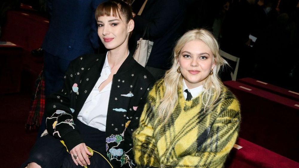 Bouleversée, Louane revient sur sa dernière discussion avec sa mère : entre médicaments et incompréhension