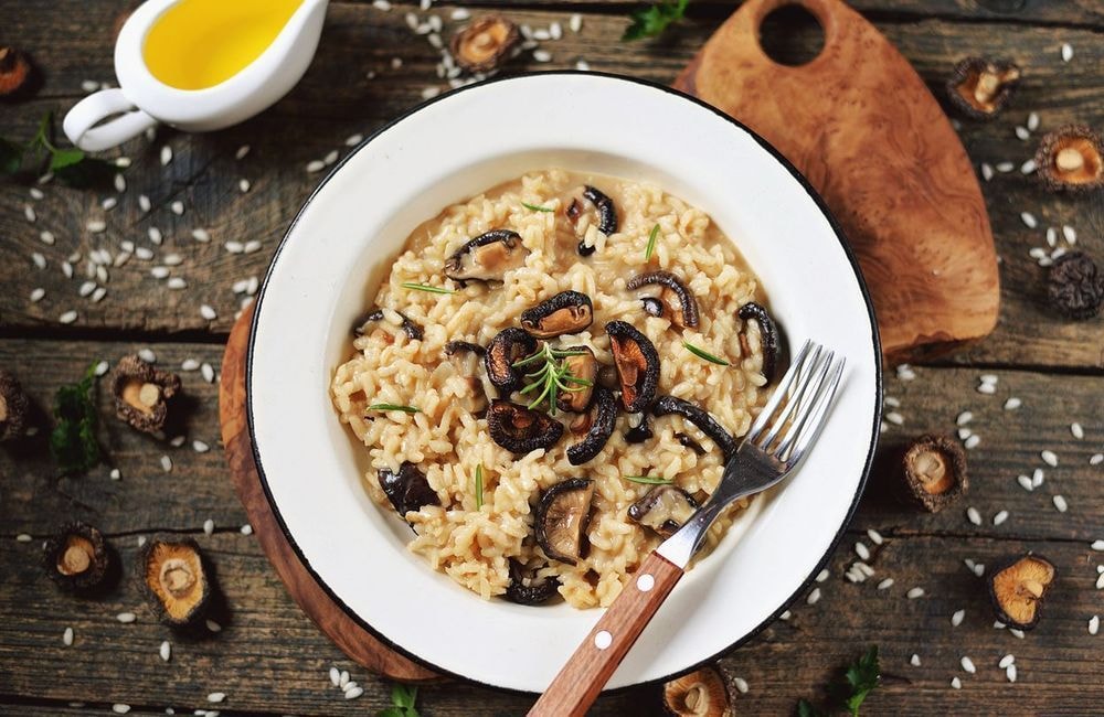 Que manger avant Noël ? L’orzotto facile et riche en protéines pour cet hiver à base de poireau et pois chiches