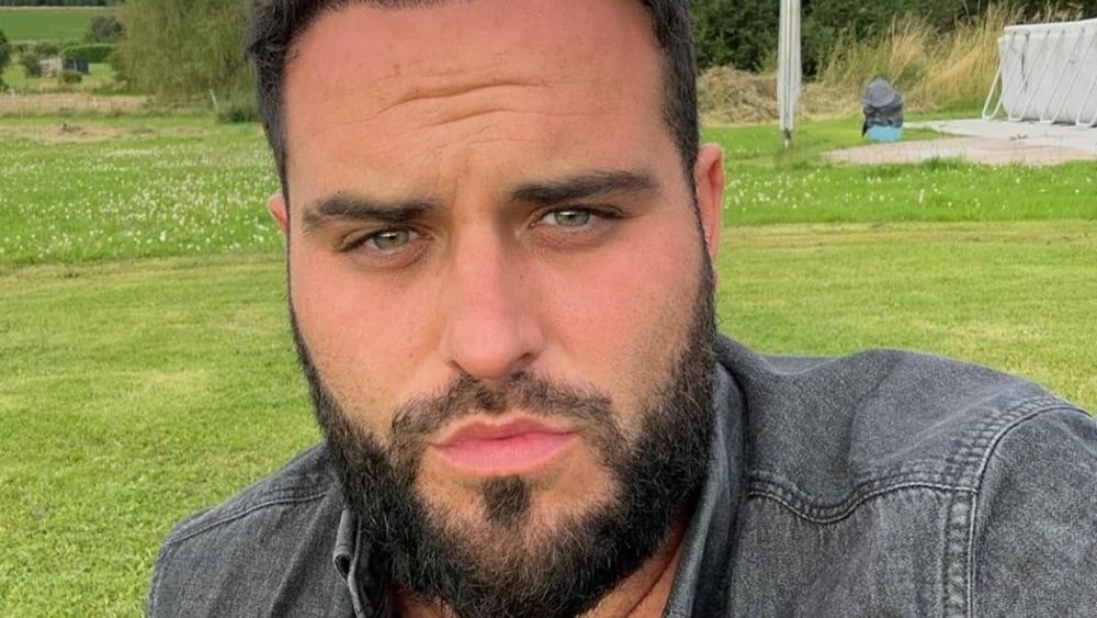 Nikola Lozina : en couple dans les Cinquante, le candidat officialise avec une célèbre influenceuse, regardez !