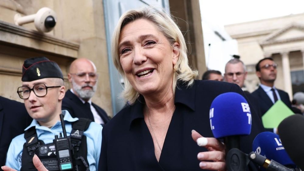 "Avant ou après le bûcher ?" : Nagui ose une remarque tranchante sur Marine Le Pen