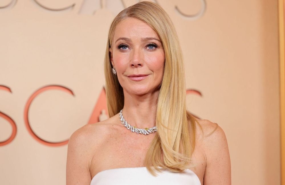 Aux Oscars 2026, Gwyneth Paltrow crée la surprise avec une robe faussement sage