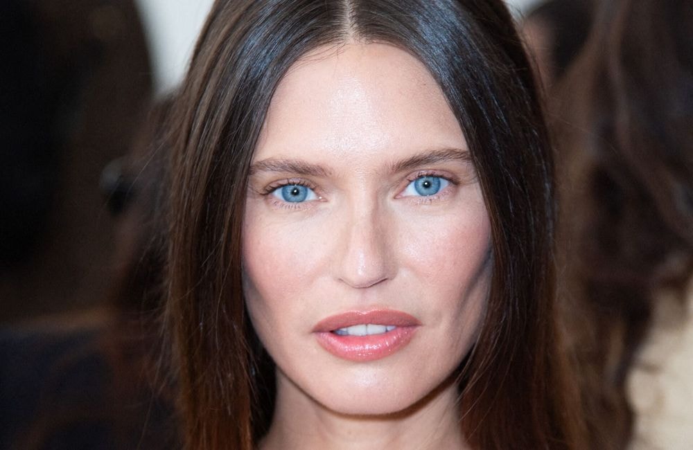 Fond de teint : l’astuce maquillage qui sublime la peau après 40 ans