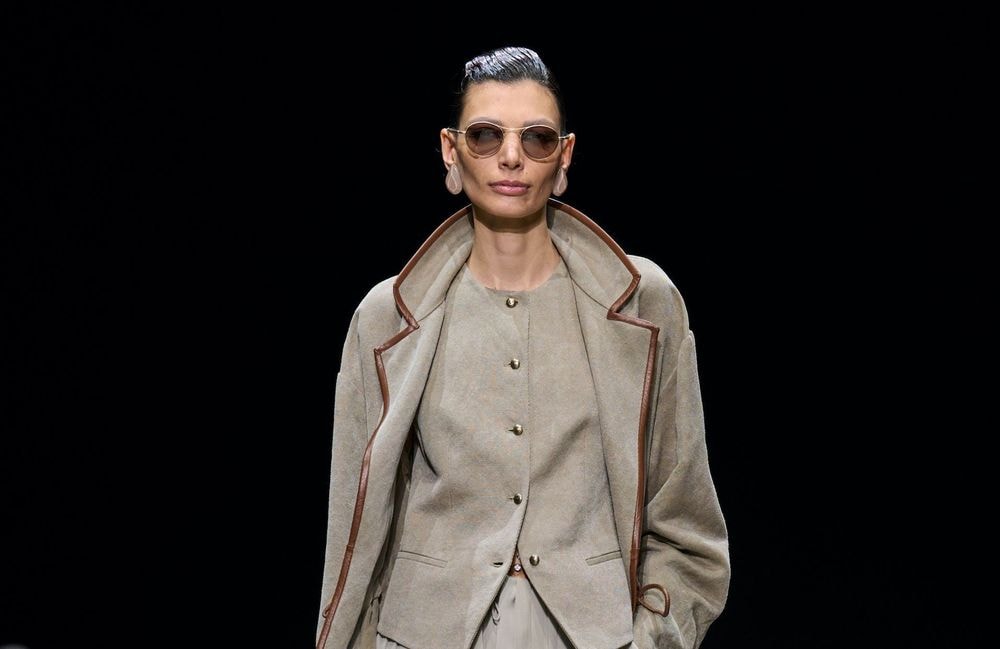 Qu’est-ce que le « greige », cette couleur du luxe qui passionne les créateurs de mode ?