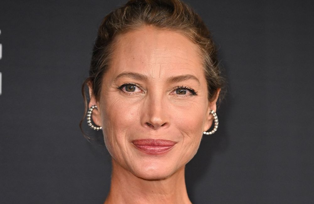 Christy Turlington adopte le carré le plus flatteur passé 50 ans