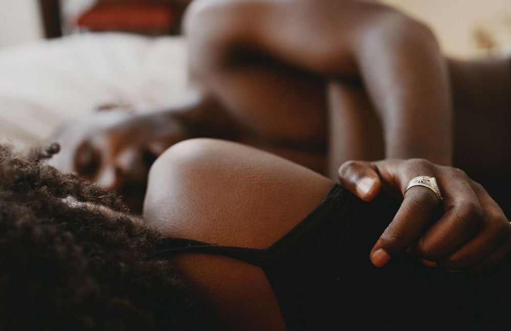 « La maladie du petit-ami » : quelle est cette habitude courante qui peut isoler les amoureux ?