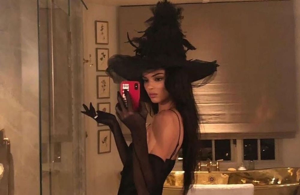 Manucure de sorcière : Kendall Jenner et Vanessa Hudgens ne jurent que par cette couleur de vernis pour Halloween