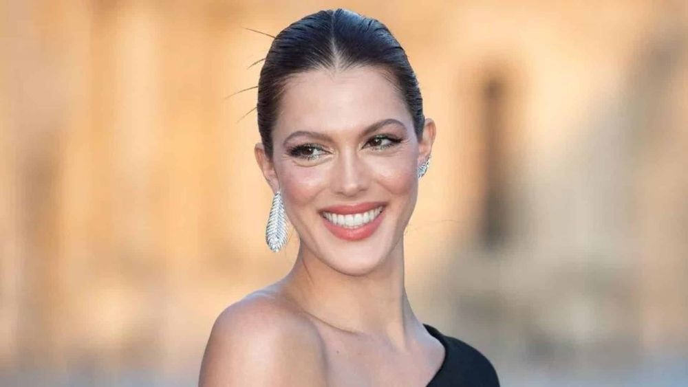 Iris Mittenaere : à nouveau en couple depuis sa séparation avec Diego ? Les internautes pensent connaître l'identité de son nouveau chéri !