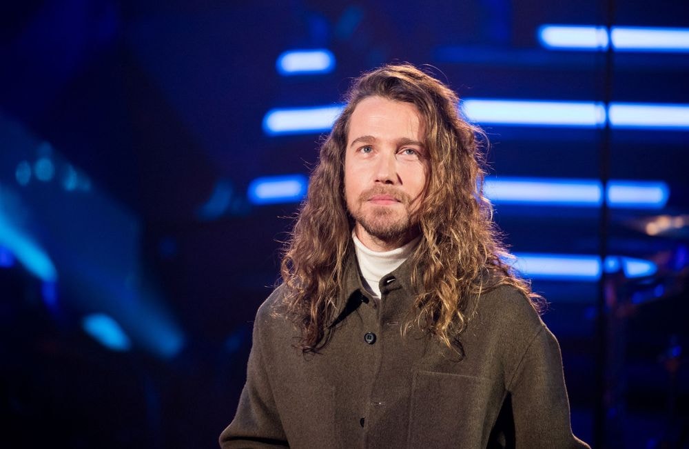 Et si Julien Doré était notre nouvel influenceur cheveux ?