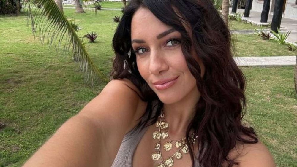 Delphine Wespiser : de nouveau en couple avec son ex ? Une photo met la puce à l'oreille des internautes !