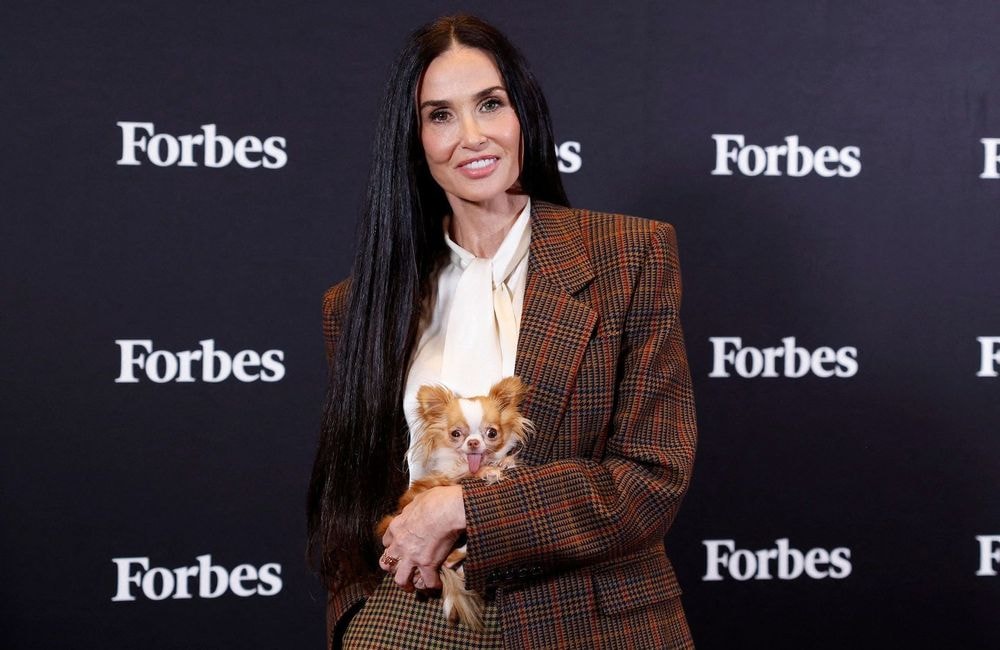 Demi Moore prouve que le bermuda se porte aussi en automne