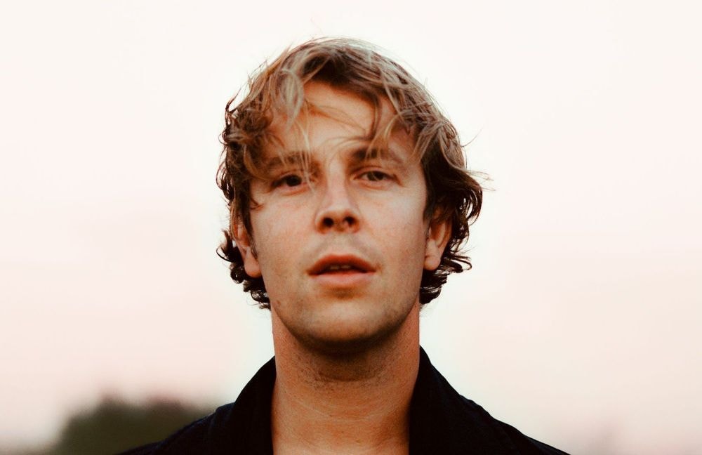 L’interview francophile de Tom Odell : « J’adore Zaho de Sagazan »