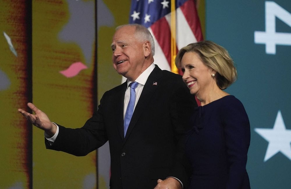 Qui est Gwen Walz, la femme de Tim Walz, potentiel vice-président des États-Unis ?