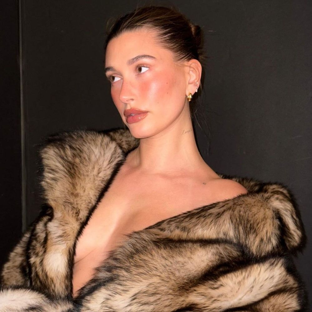 Ce fond de teint en stick est le secret d’Hailey Bieber pour un teint unifié