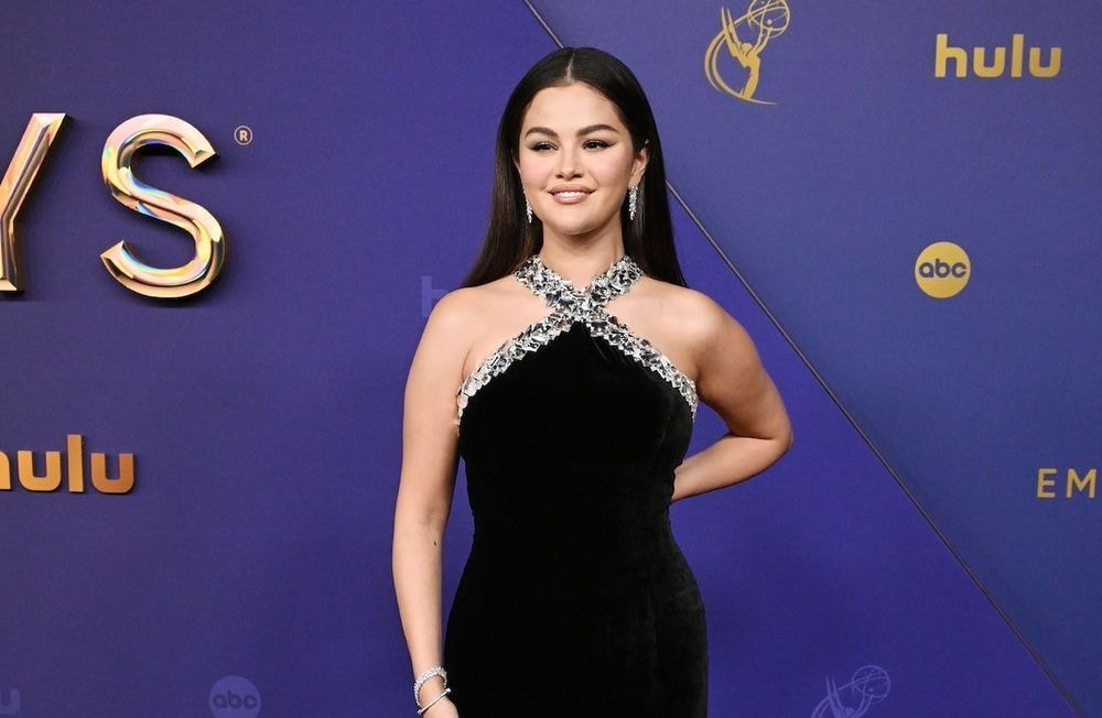 Selena Gomez brille sur le tapis rouges des Emmy Awards