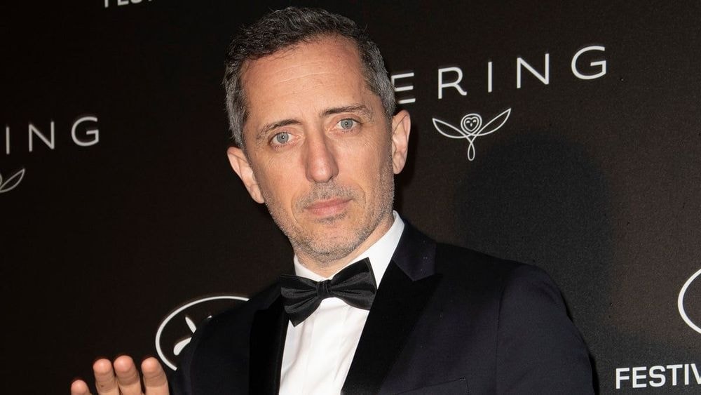 À Montréal, Gad Elmaleh révèle avoir arrêté l’alcool et énonce la pression sociale en France