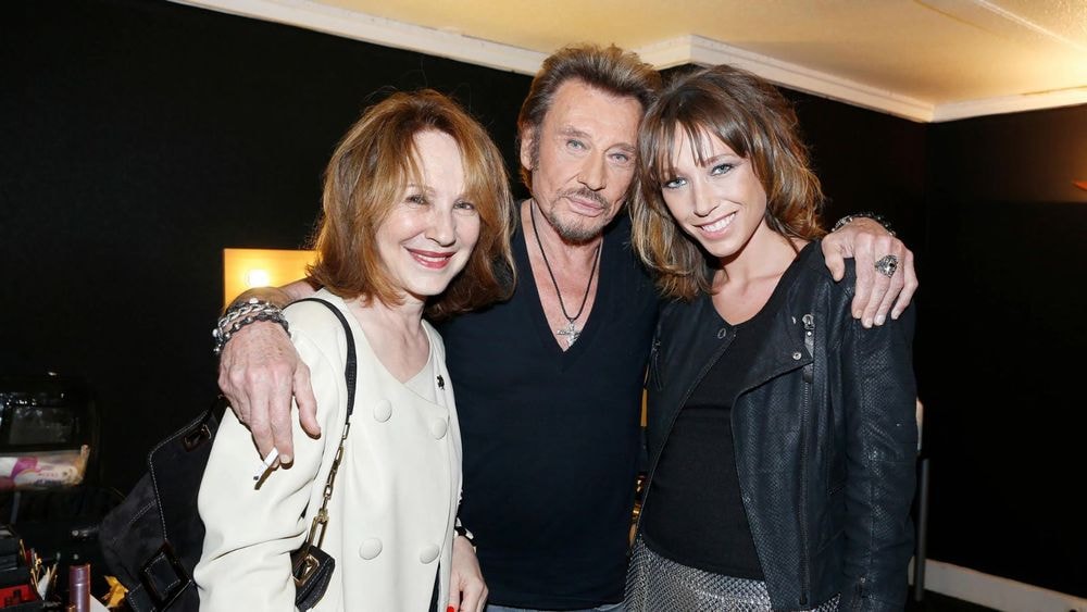 Dix jours après le décès de Nathalie Baye, Laura Smet partage un tendre cliché avec son père Johnny Hallyday