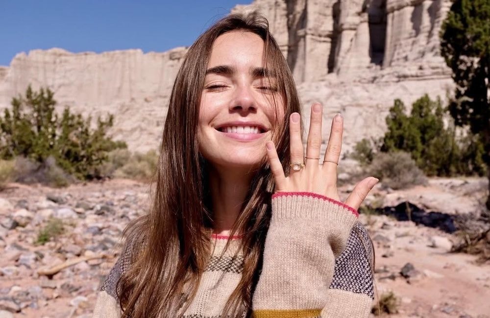 Lily Collins : l’incroyable histoire de sa bague de fiançailles volée… puis retrouvée trois ans plus tard