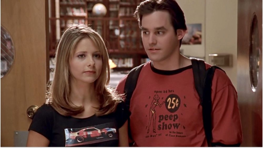 Nicholas Brendon : l’hommage bouleversant de Sarah Michelle Gellar, les fans très émus !