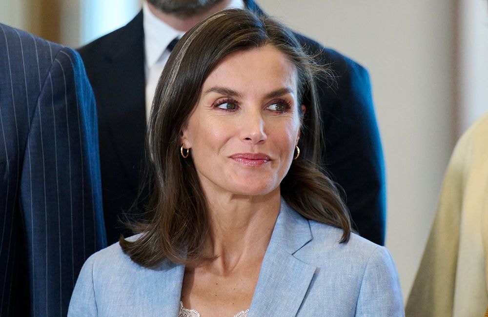 À 51 ans, Letizia d’Espagne assume ses cheveux gris