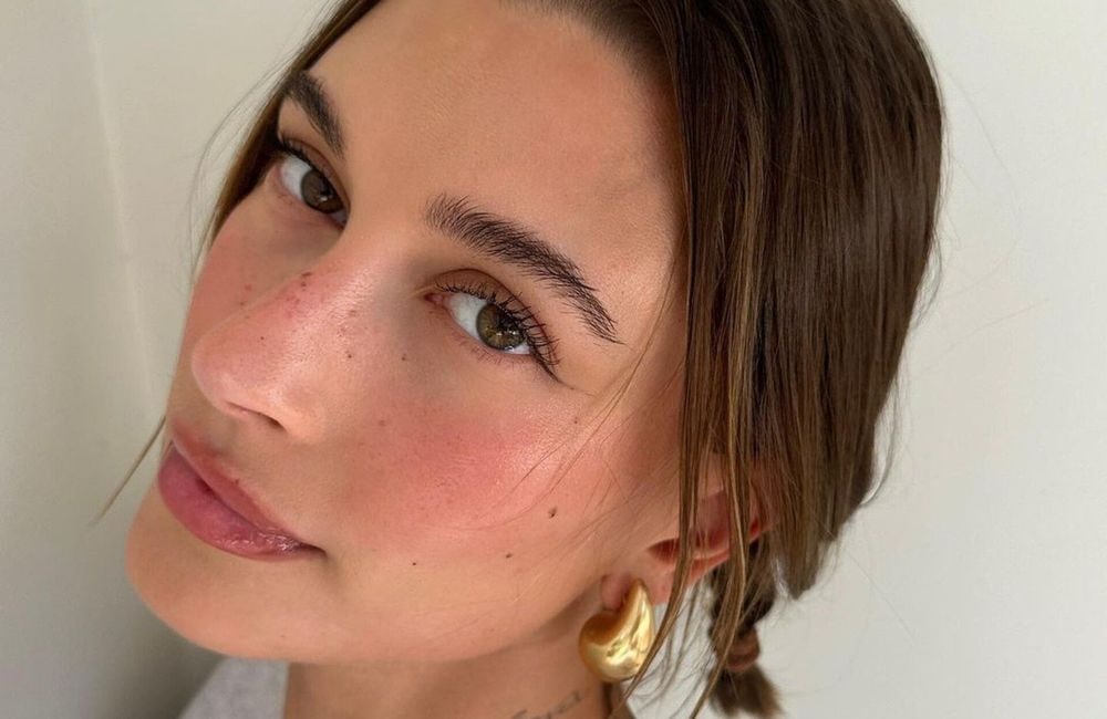 Cet outil high-tech est le secret d’Hailey Bieber pour afficher une peau éclatante
