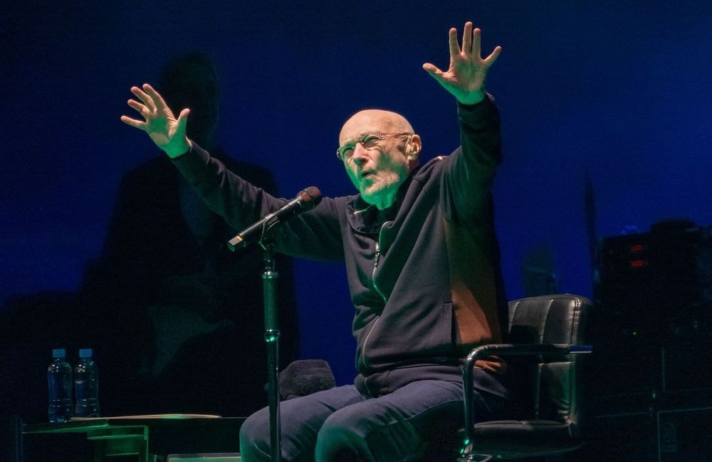 Phil Collins, le père de Lily Collins, donne de rares nouvelles de sa santé et de sa perte de mobilité