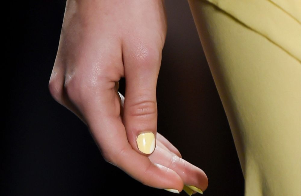 Déjà en vogue l'année dernière, cette couleur de vernis à ongles va faire l’été 2026