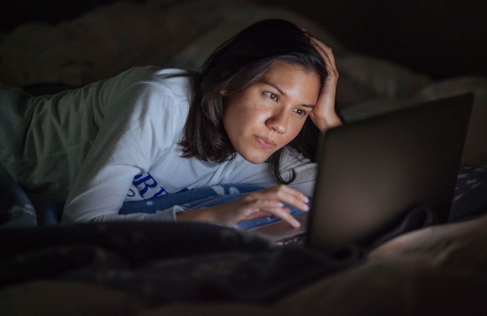 Adepte du binge-watching ? Cette habitude aurait un lien avec les traumas d’enfance