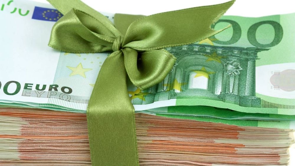 Donation : « Puis-je faire un don à mes enfants pour installer des panneaux photovoltaïques sans impôt ? »