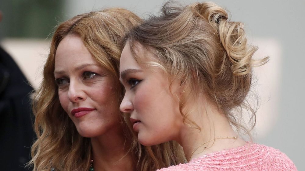 Lily-Rose Depp se confie sur sa relation avec sa mère Vanessa Paradis : "J'ai pu être un peu compliquée"