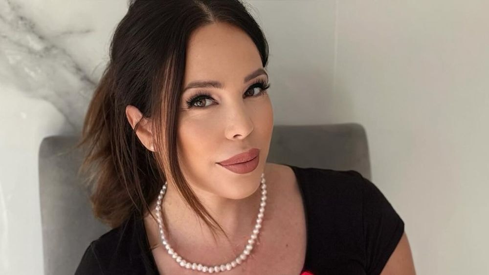 Kim Glow : elle explique avec colère pourquoi elle ne met pas de muselière à son chien