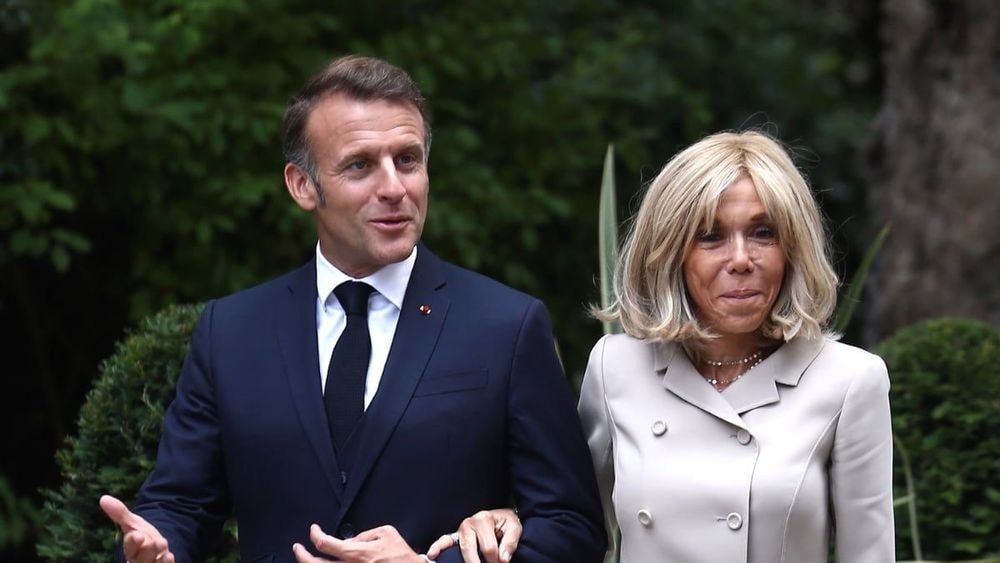 "Emmanuel et Brigitte Macron ont acheté une villa face à la mer" : immersion dans ce coin de paradis qu'ils auraient acheté au Touquet