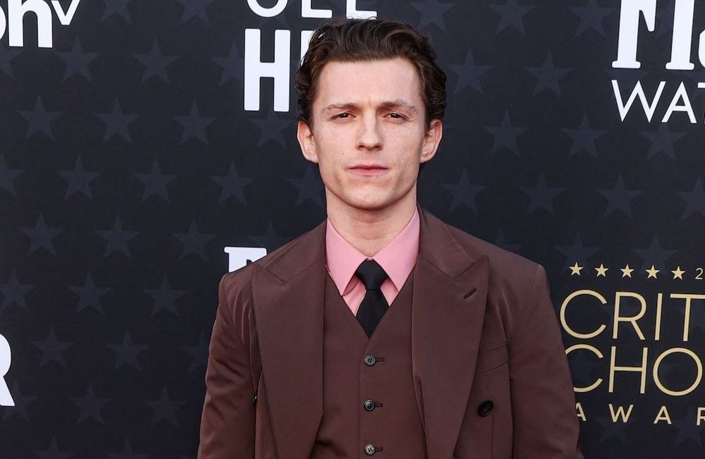 Tom Holland s’exprime sur sa sobriété : « Je buvais suffisamment pour gâcher ma journée du lendemain »