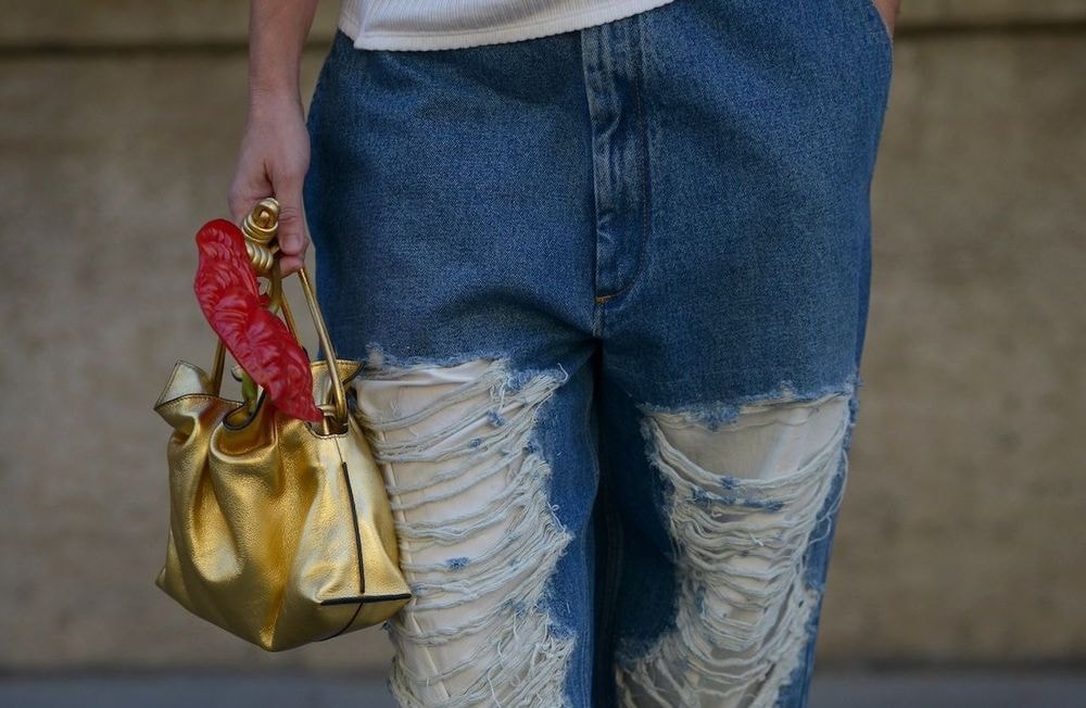 Les jeans déchirés sont-ils toujours tendance ?