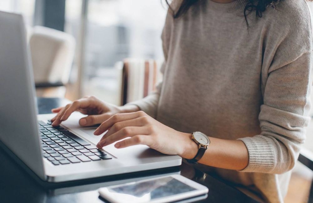 Relations amoureuses : ce que révèlent les questions les plus posées à Google en 2025