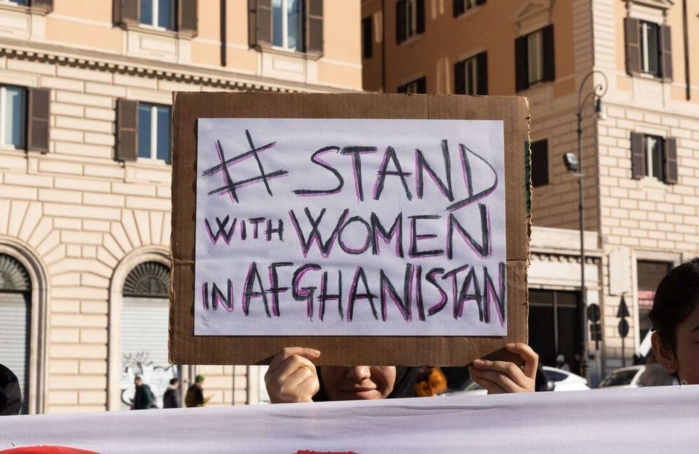 Femmes afghanes : « Bientôt, quelques-unes seulement resteront en vie », alerte un collectif