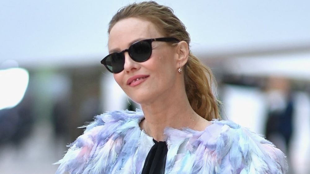 Vanessa Paradis "surmaquillée" et en tenue "très moulante" à 14 ans : ce qu'elle regrette d'avoir fait pour exacerber sa féminité