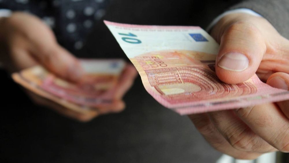 Virement instantané : comment certaines banques font grimper son prix au-delà des 10 euros