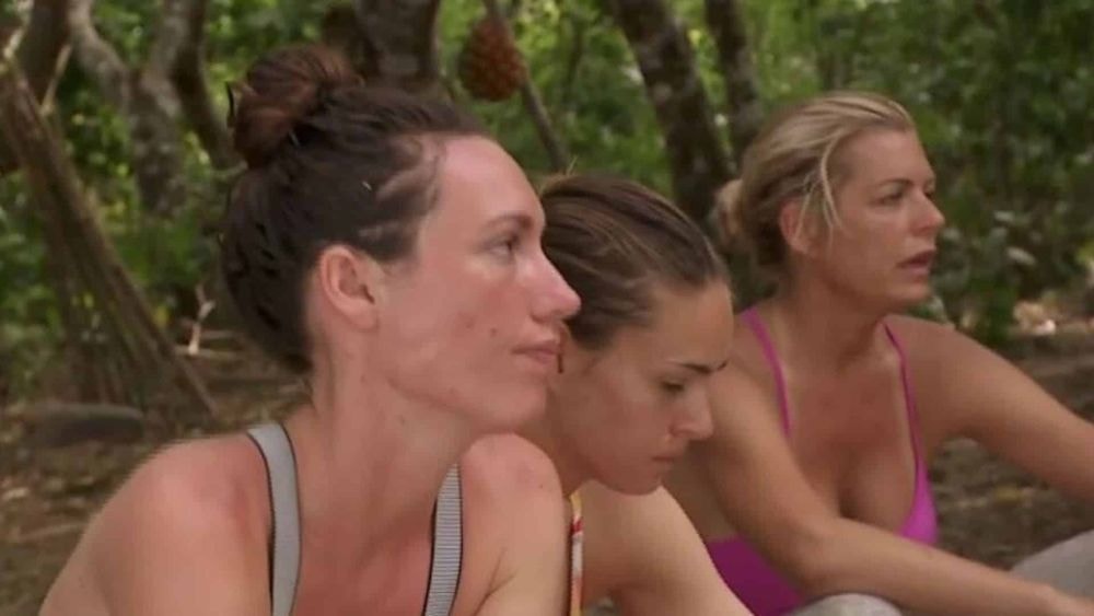 Pas vu à la télé dans Koh-Lanta, Les chasseurs d'immunité : ce qu'a vraiment dit Émilie à Léa à propos de Mégane !
