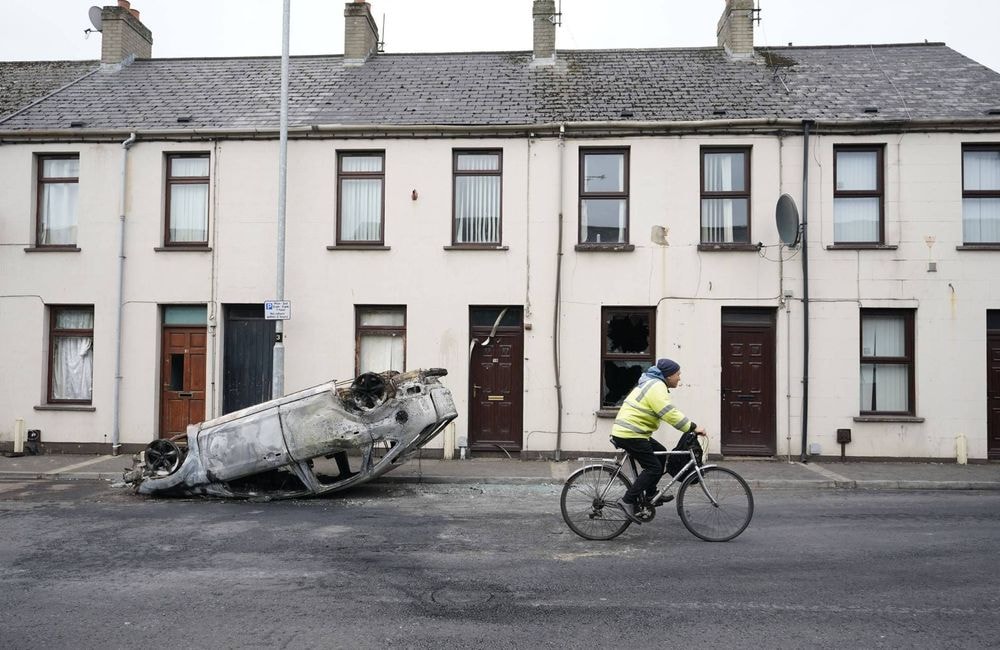 Comment une affaire de tentative de viol a entrainé des violences « insensées » en Irlande du Nord