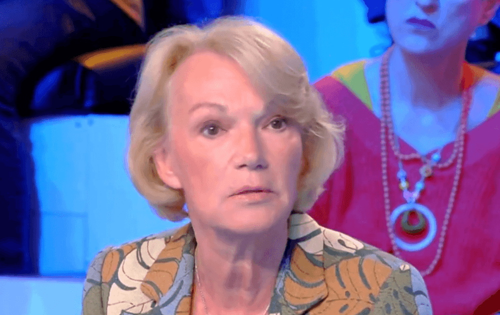 Brigitte Lahaie raconte dans son TPMP son histoire d'amour avec Johnny Hallyday : "Il voulait absolument me voir"
