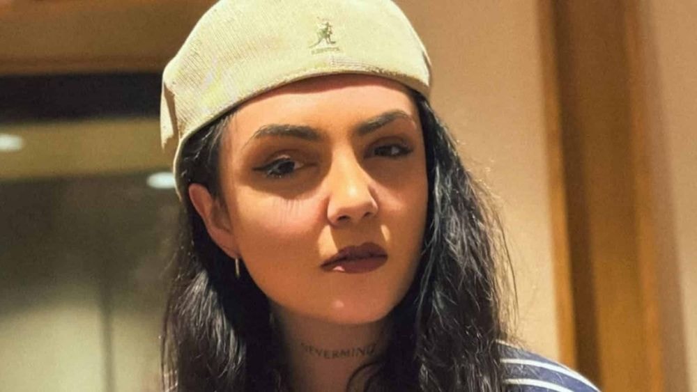 Hoshi : la chanteuse accuse son ex-compagne et manageuse d'abus et de violences psychologiques et sexuelles