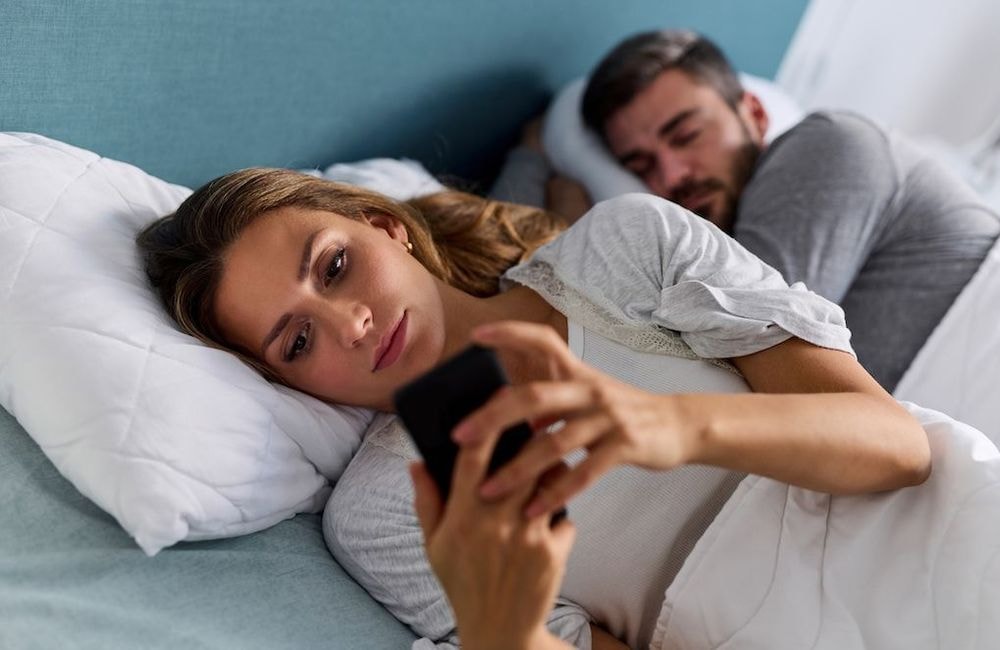 Ces sujets sur lesquels 44 % des gens mentent en couple