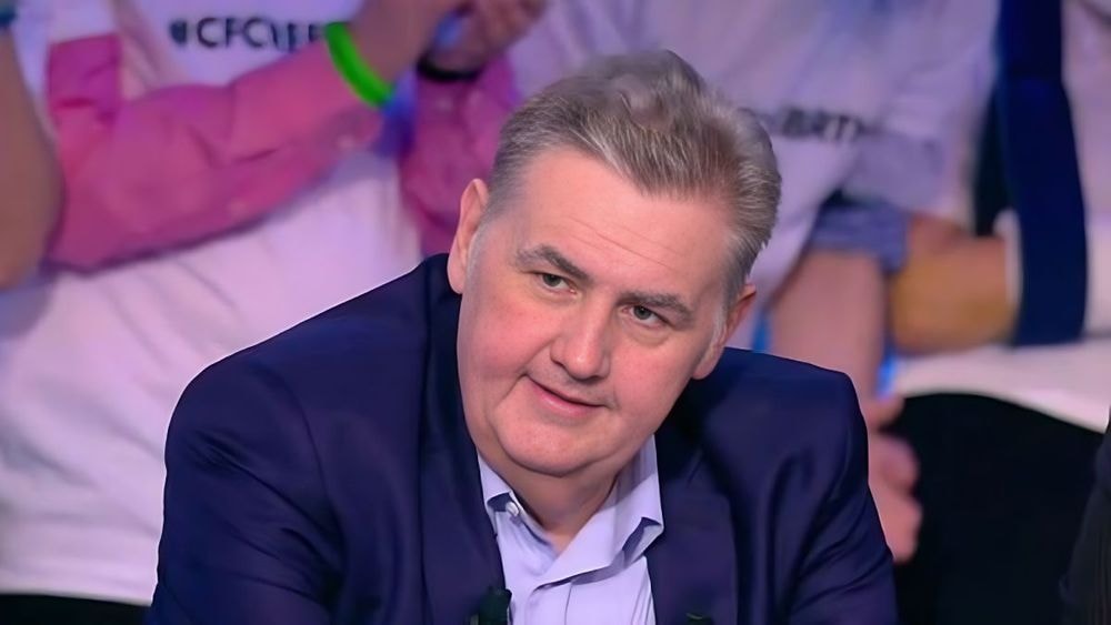 Pierre Ménès balance des anecdotes osées sur Thierry Henry : "Des batailles de sabres...