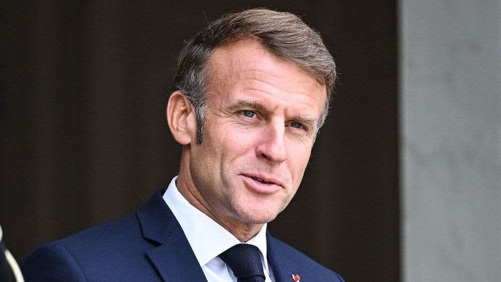 "Macron doit partir !" : quelques heures après la démission de Lecornu, l'opposition réclame le départ du président et la dissolution